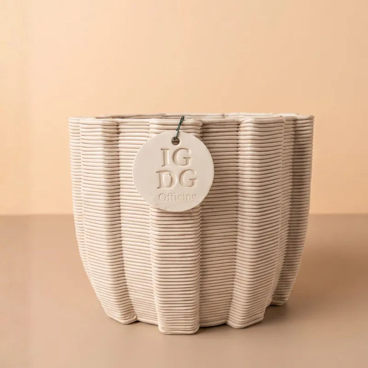 vaso in ceramica artigianale beige lavorazione ondulata ideale per piante da interno